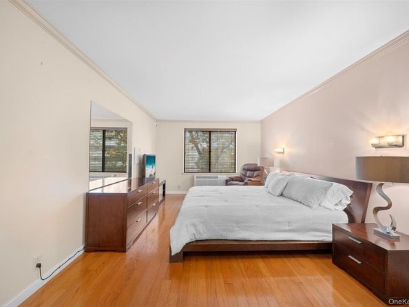 141 Great Neck Road 2G, Great Neck NY 11021