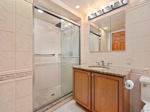 141 Great Neck Road 2G, Great Neck NY 11021