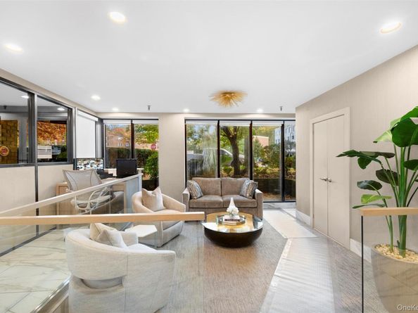 141 Great Neck Road 2G, Great Neck NY 11021