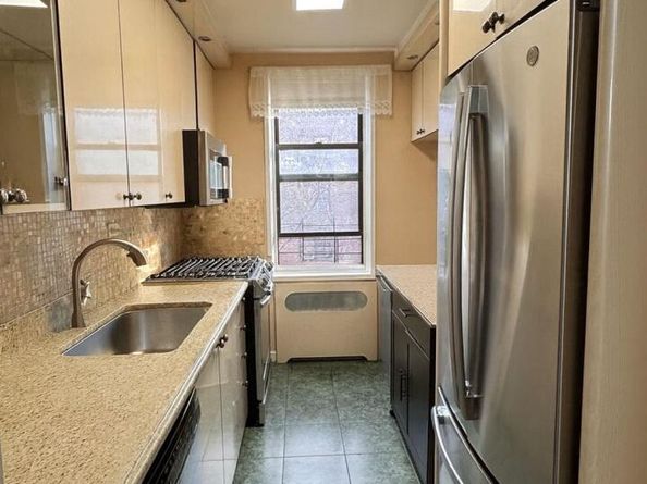 141-05 Pershing Crescent 416, Briarwood NY 11435