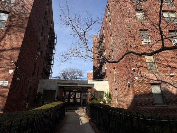 141-05 Pershing Crescent 416, Briarwood NY 11435