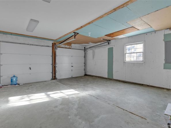 4 Hillsdale Lane, Coram NY 11727