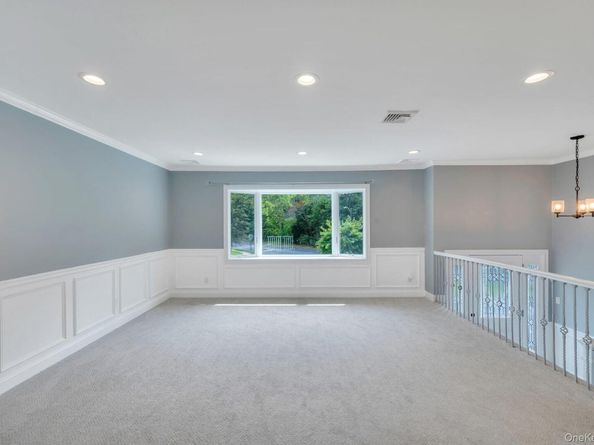 10 Evelyn Drive, Bethpage NY 11714