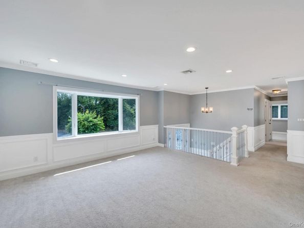 10 Evelyn Drive, Bethpage NY 11714