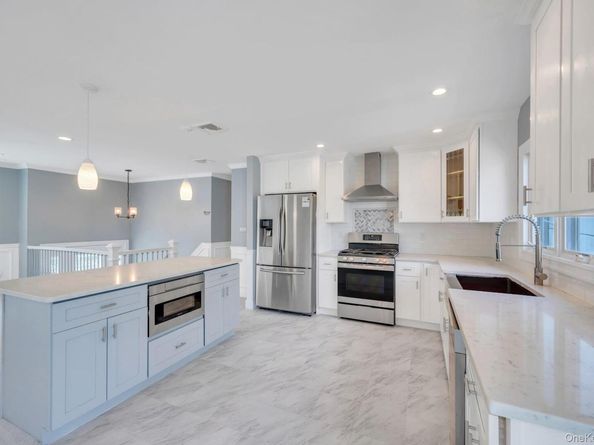 10 Evelyn Drive, Bethpage NY 11714