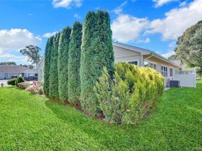 13 Oakdale Court, Ridge NY 11961