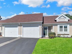 13 Oakdale Court, Ridge NY 11961