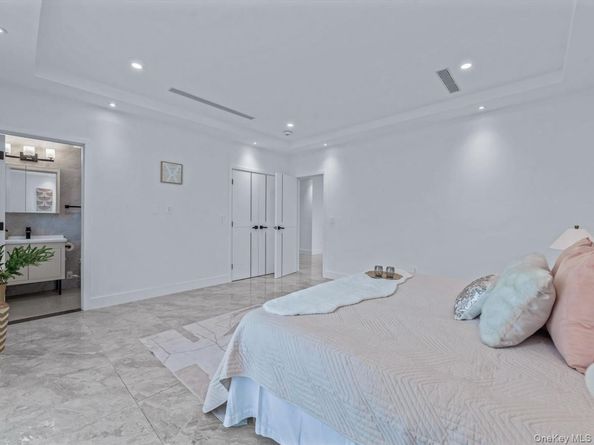 233-12 Bay Street, Douglaston NY 11363