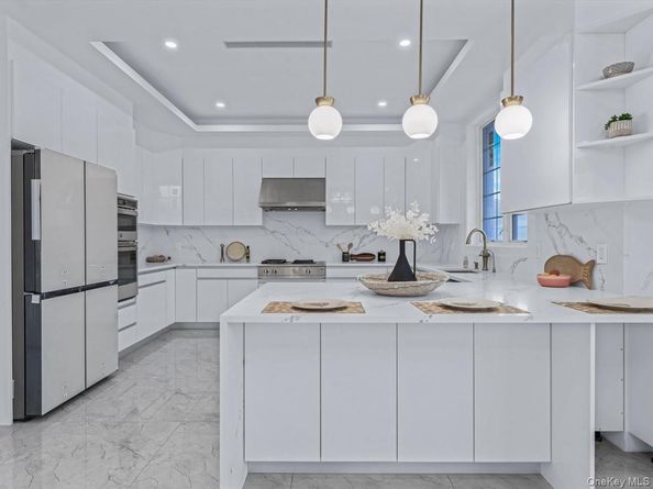 233-12 Bay Street, Douglaston NY 11363