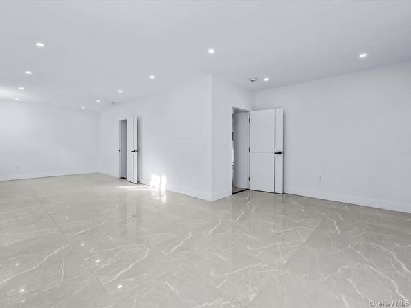 233-12 Bay Street, Douglaston NY 11363