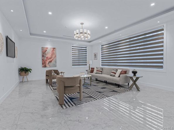 233-12 Bay Street, Douglaston NY 11363