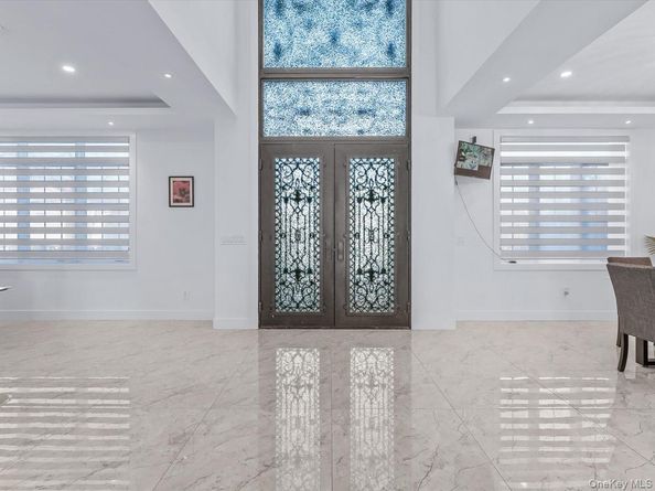 233-12 Bay Street, Douglaston NY 11363