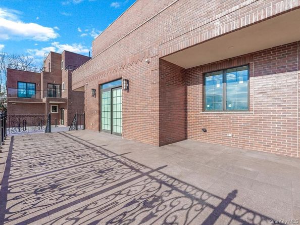 233-12 Bay Street, Douglaston NY 11363