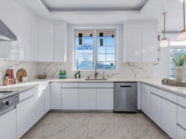 233-12 Bay Street, Douglaston NY 11363