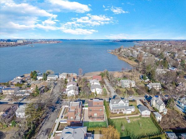 233-12 Bay Street, Douglaston NY 11363