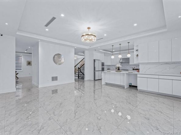 233-12 Bay Street, Douglaston NY 11363