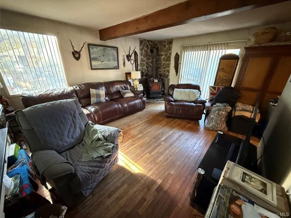 5 8th Street, Sound Beach NY 11789