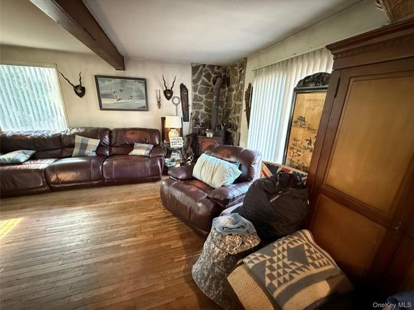 5 8th Street, Sound Beach NY 11789