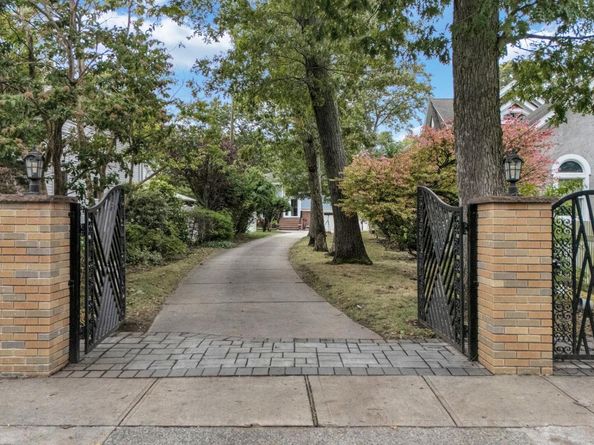 978 Little Whaleneck Road, North Merrick NY 11566