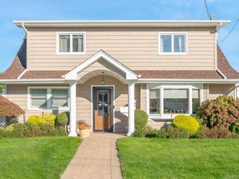 3 Roxbury Lane