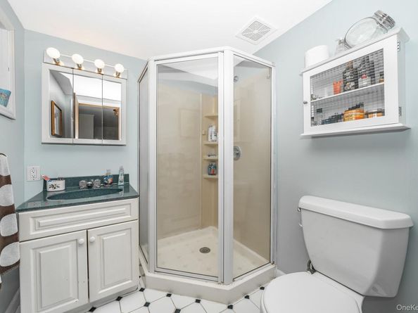 3 Roxbury Lane, Massapequa NY 11758