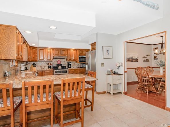 3 Roxbury Lane, Massapequa NY 11758