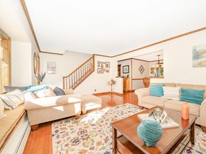 3 Roxbury Lane, Massapequa NY 11758