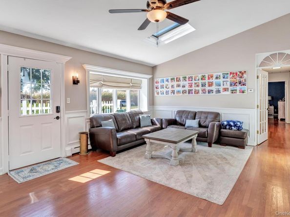 117 Middlesex Avenue, Oakdale NY 11769