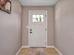 117 Middlesex Avenue, Oakdale NY 11769