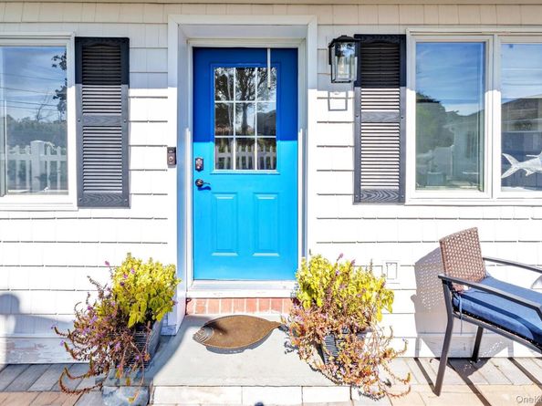 117 Middlesex Avenue, Oakdale NY 11769