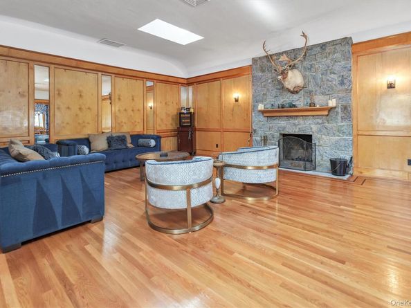 117 Middlesex Avenue, Oakdale NY 11769