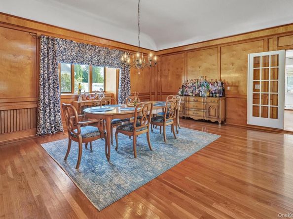 117 Middlesex Avenue, Oakdale NY 11769