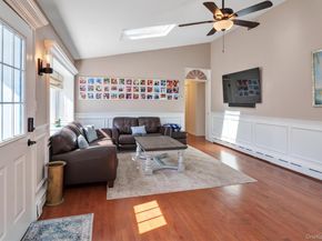 117 Middlesex Avenue, Oakdale NY 11769