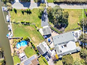 117 Middlesex Avenue, Oakdale NY 11769