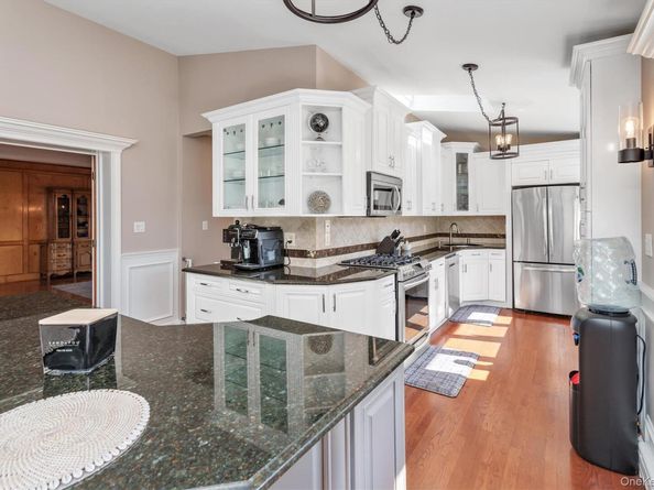 117 Middlesex Avenue, Oakdale NY 11769