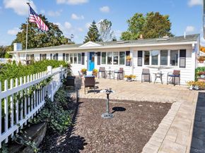 117 Middlesex Avenue, Oakdale NY 11769