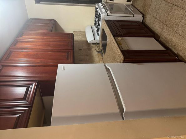 8009 35 Ave 35th Ave Avenue A12, Jackson Heights NY 11372