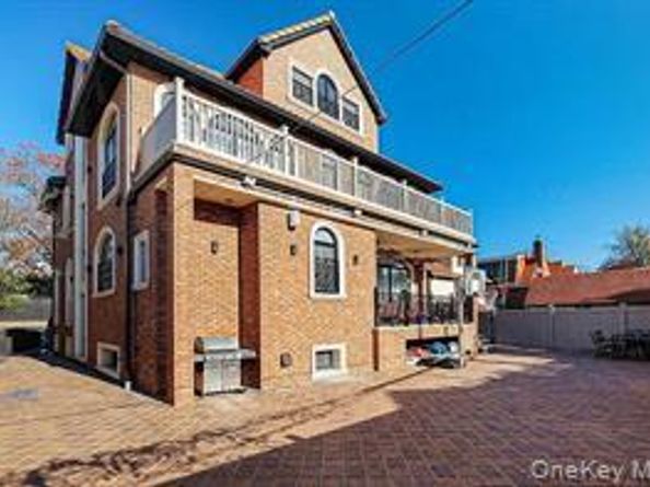 69-36 Dartmouth Street, Forest Hills NY 11375