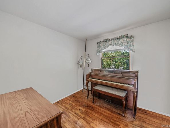 7 Majestic Road, Selden NY 11784
