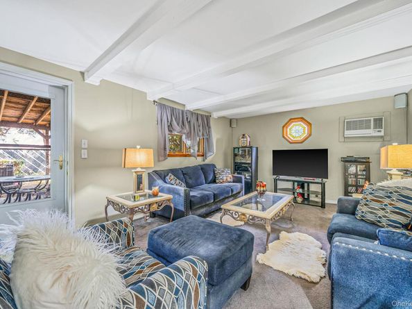 7 Majestic Road, Selden NY 11784