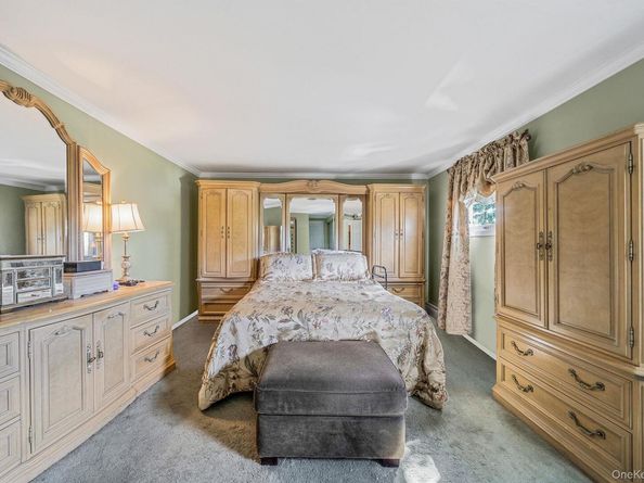 7 Majestic Road, Selden NY 11784