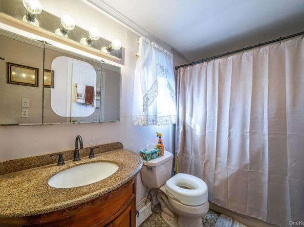 7 Majestic Road, Selden NY 11784