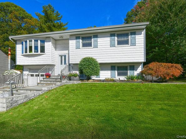 7 Cardiff Court, South Huntington NY 11746