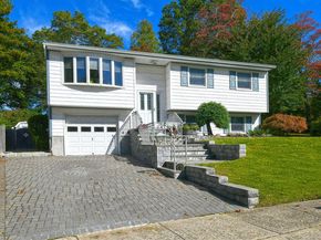 7 Cardiff Court, South Huntington NY 11746