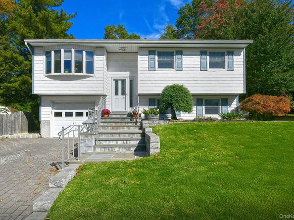 7 Cardiff Court, South Huntington NY 11746