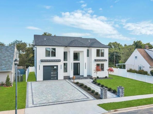9 Short Lane, Levittown NY 11756
