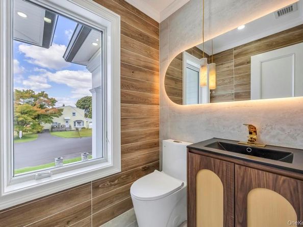 9 Short Lane, Levittown NY 11756