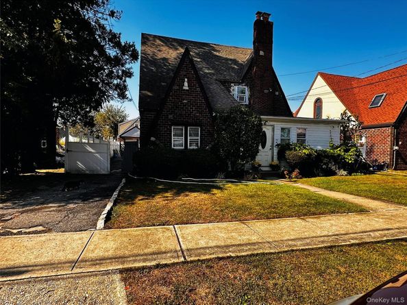 17 Flint Avenue, Hempstead NY 11550