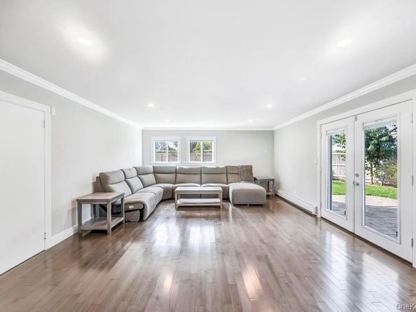 2566 Hyacinth Street, Westbury NY 11590