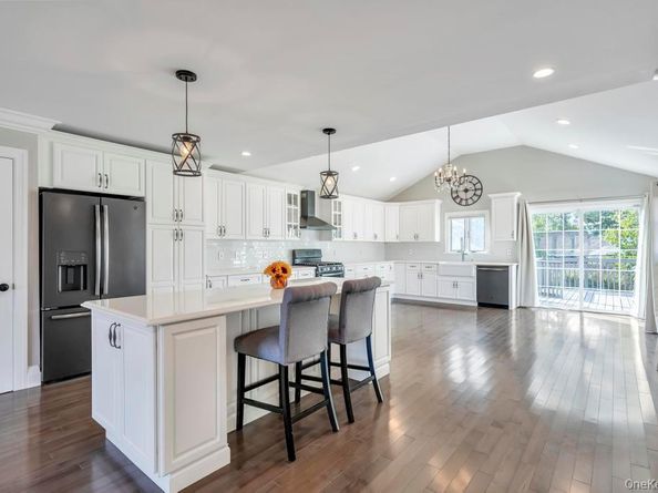 2566 Hyacinth Street, Westbury NY 11590